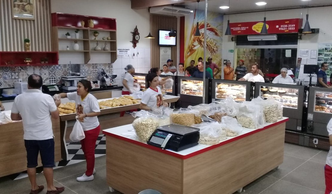 [Vídeo] São Gerônimo é festejado e padaria comemora junto com clientes