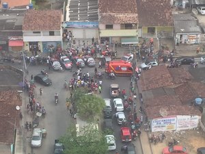 Motorista cochila ao volante e atropela casal em escadaria de igreja 