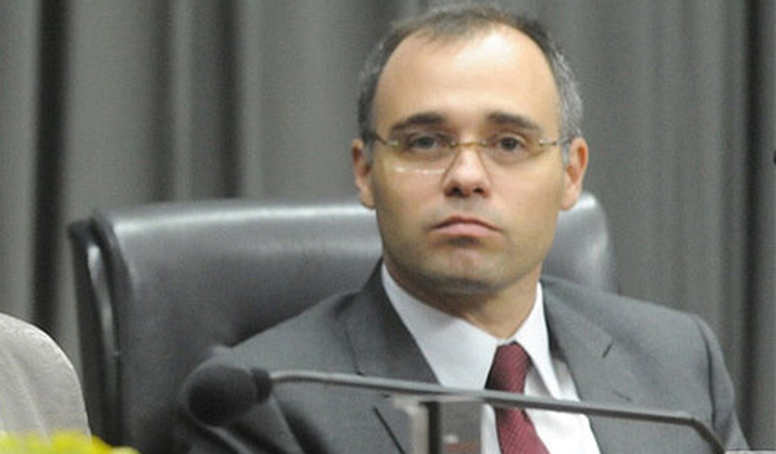 Bolsonaro anuncia André Luiz de Almeida Mendonça para chefiar AGU