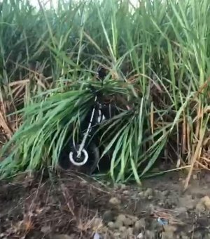 Cidadãos encontra motocicleta abandonada em Atalaia