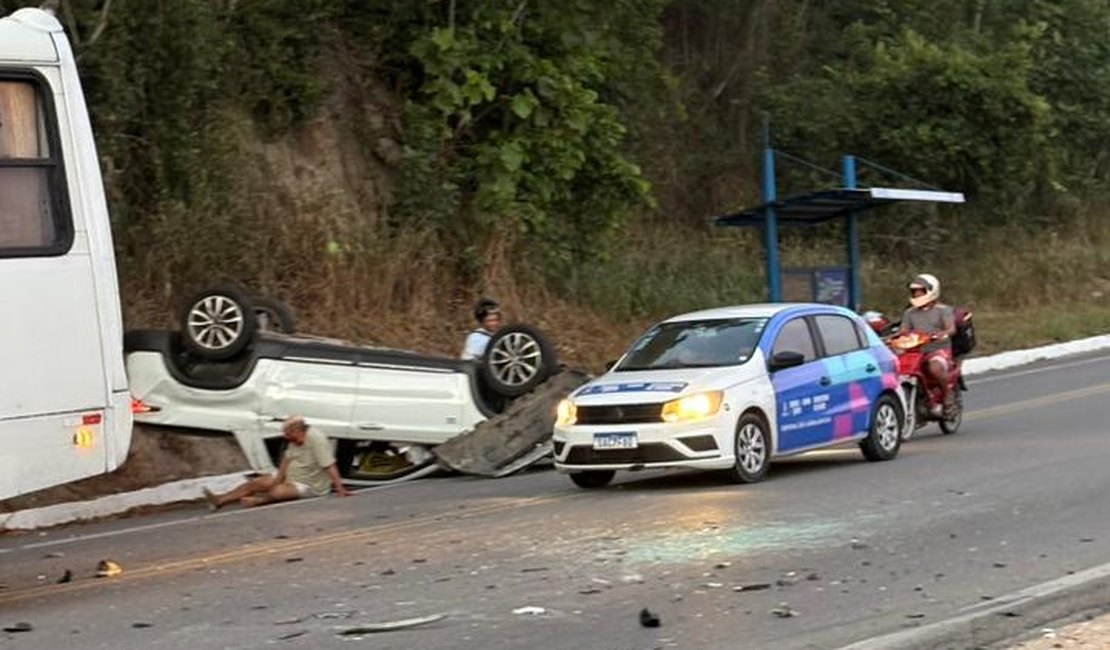 Colisão entre caminhão e picape deixa feridos na BR-316 em Satuba