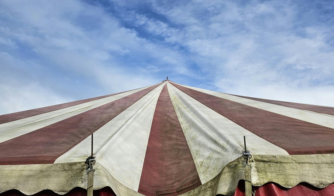 Mulher é agredida por colega de trabalho em circo e dá entrada em hospital no interior de AL