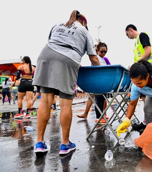 Cooperativa realiza coleta seletiva em evento de corrida na orla de Maceió