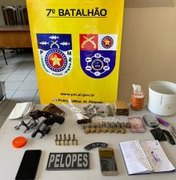 Drogas, armas e munições são apreendidas pela PM dentro de residência em Santana do Ipanema