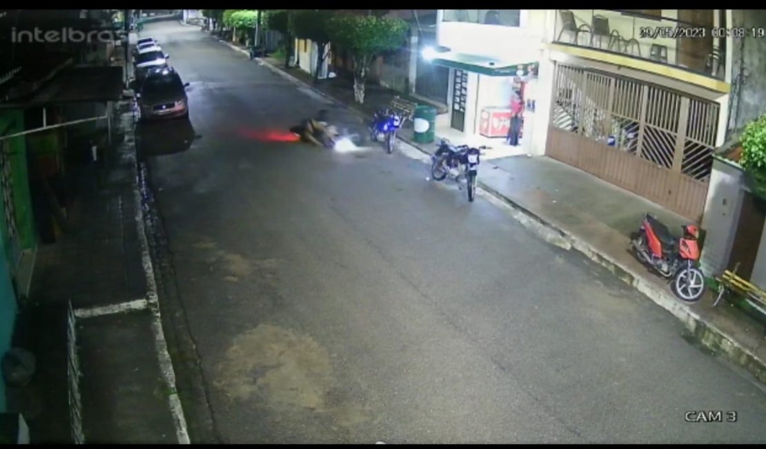 Motoqueiro sofre acidente no Centro de Porto Calvo