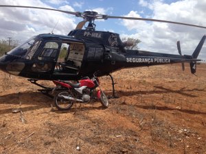 Falcão 4 localiza motocicleta que pode ter sido usada em ação criminosa contra agência da Caixa Econômica