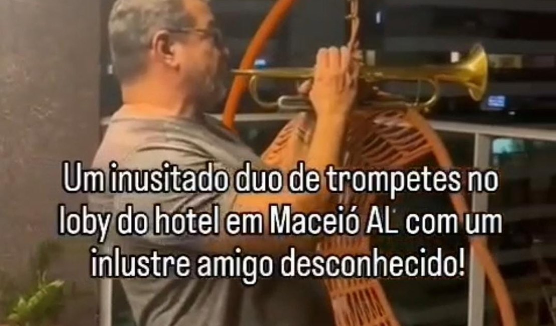 [Vídeo] Músicos fazem alegria de moradores na orla de Maceió com dueto inusitado