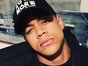 Léo Santana lamenta morte de funcionários após grave acidente com caminhão da banda