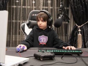 Garoto de 8 anos vira jogador profissional de Fortnite com contrato de R$ 186 mil