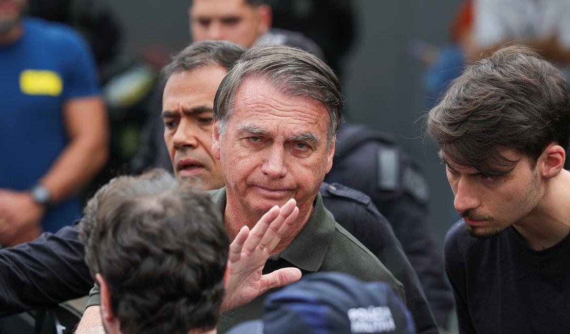 Ex-presidente Bolsonaro passa por audiência de custódia neste domingo (23)
