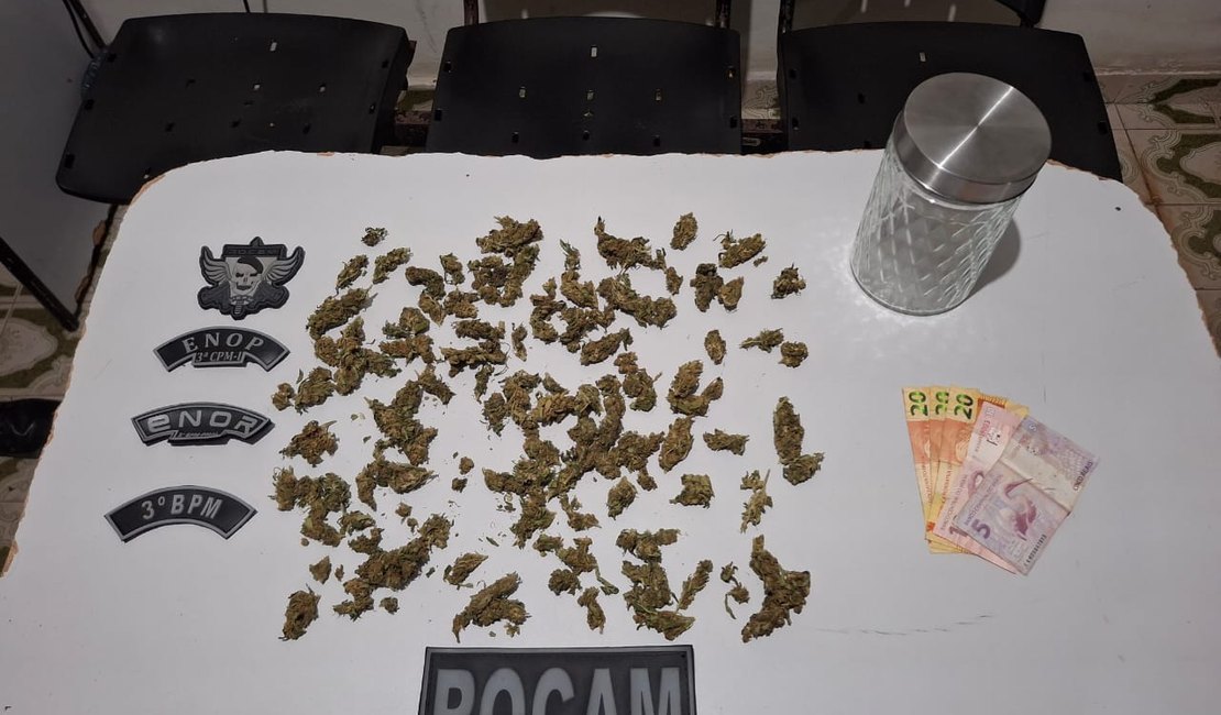 Mulher é presa por tráfico de drogas no Manoel Teles, em Arapiraca