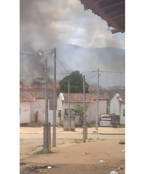 [Vídeo] Incêndio assusta moradores de Palmeira dos Índios