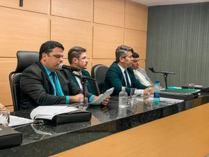 Derrotada na Justiça, base de  Luciano Barbosa tumultua e impede realização de sessão ordinária na Câmara Arapiraca