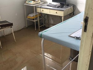 Chuva alaga posto de saúde em Fernão Velho e atendimento é suspenso