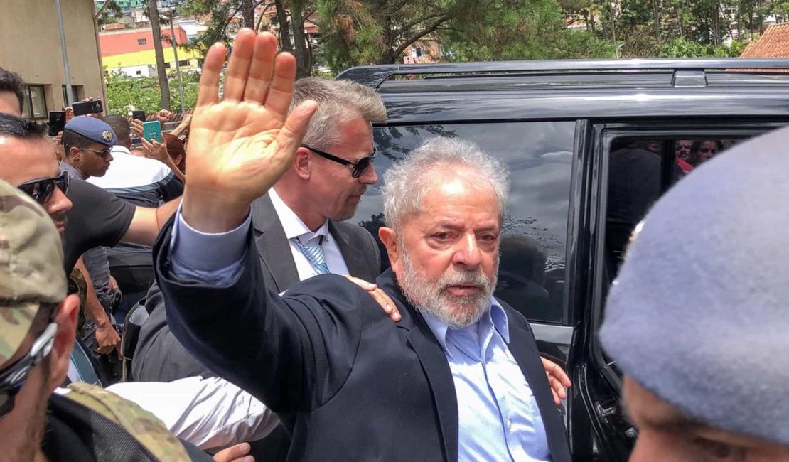 Preso há 1 ano, Lula tem rotina com TV, advogados e vídeos de reuniões