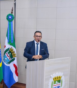 Vereadores comemoram fim da escala 6x1 e parabenizam professores por contribuição social