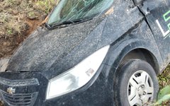 Carro capota e deixa homem ferido em Porto Calvo