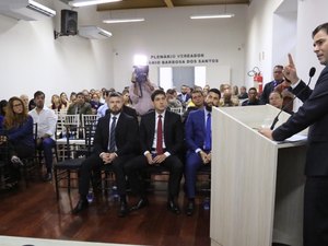 Vereador Kelmann Vieira homenageia delegados e policiais por atos heroicos 