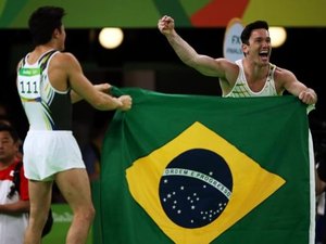 Diego Hypólito e Nory são prata e bronze no solo da ginástica artística