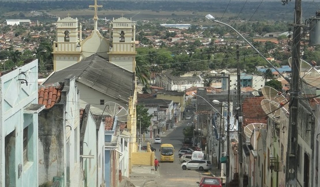 Vândalos depredam adutora Carangueja, em Palmeira