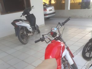 Adolescentes são flagrados em moto roubada em Porto Calvo