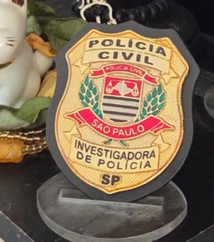 Mulher é presa por falsificar decisão judicial para obter distintivos policiais