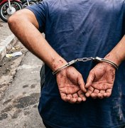 Homem é acusado de abusar de criança e populares quebram portão para agredi-lo em Igaci