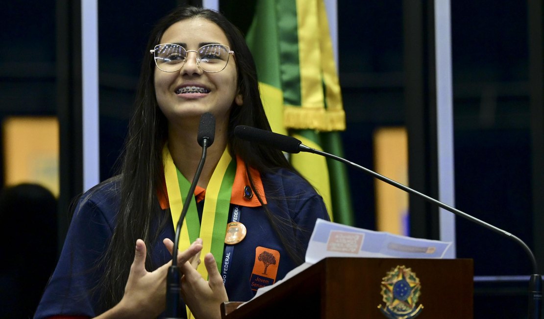Estudante da Rede Estadual brilha como Jovem Senadora por Alagoas em Brasília