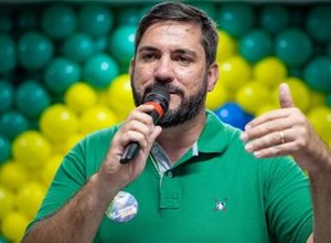 Vereador faz postagem sobre incêndio em fábrica de vacinas e apaga após polêmica