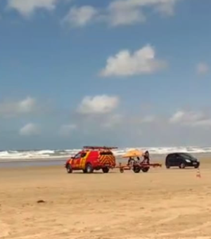Bombeiros retomam buscas por criança desaparecida na praia do Pontal do Peba, em Piaçabuçu