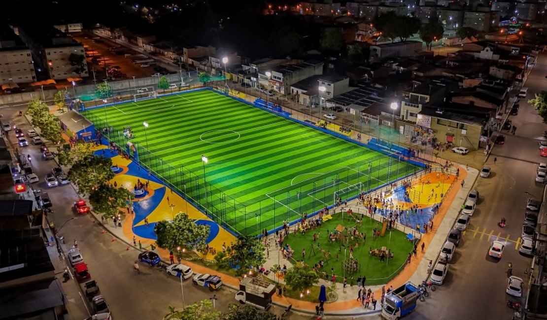 JHC entrega areninha no Benedito Bentes e reforça compromisso com os mais pobres