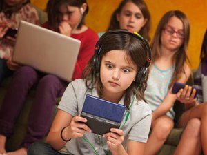 Pesquisa revela dados sobre uso da internet por crianças e adolescentes