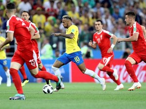 Brasil vence a Sérvia, garante liderança e encara o México nas oitavas de final