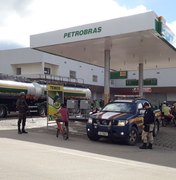 PRF escolta caminhões com combustível para abastecer aeroportos e postos 