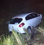 Motorista perde o controle do carro e cai em ribanceira , na rodovia AL 110, em Coité do Nóia