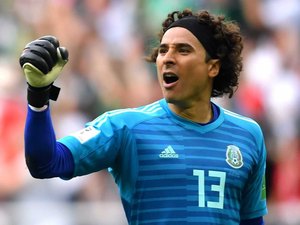 Melhor goleiro da fase dos grupos da Copa espera pelo Brasil 