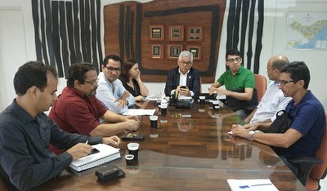 Ufal ganha concessão de duas rádios educativas