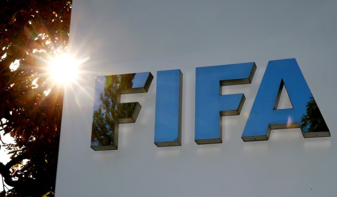 Fifa permite que jogadores suspendam contratos com times russos e ucranianos