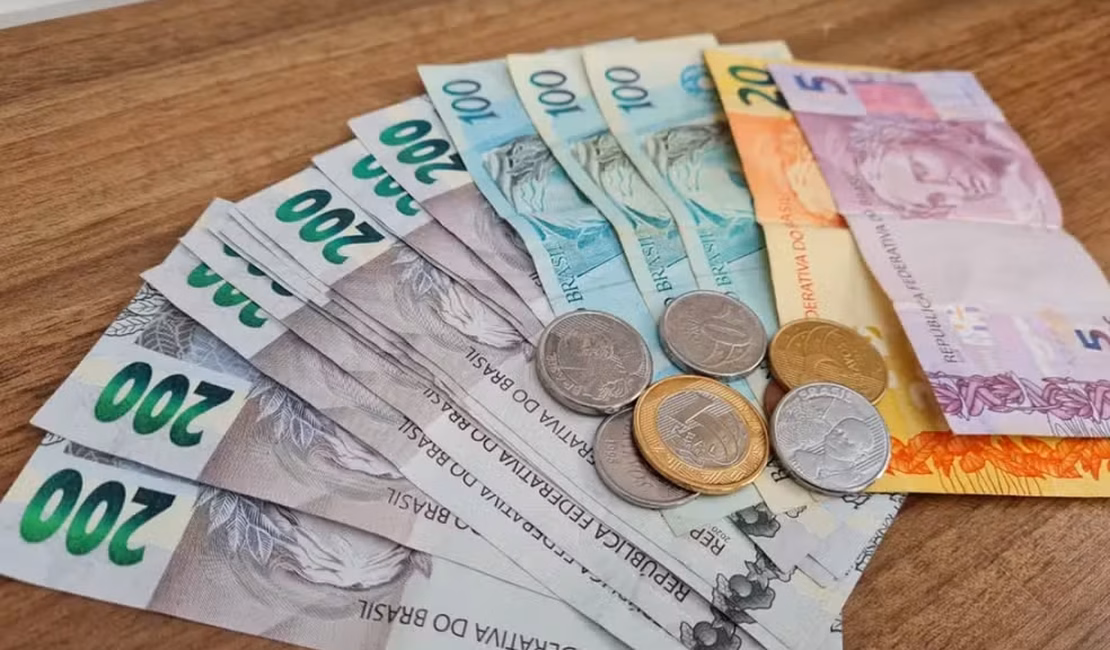 Governo reduz projeção do salário mínimo de 2026 para R$ 1.627