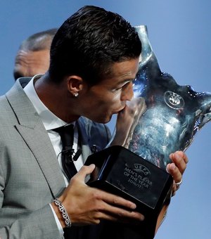 Cristiano Ronaldo supera Messi e Buffon fica com o prêmio de melhor da Europa