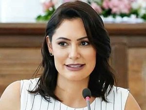 Michelle teria recebido R$ 72 mil em 21 cheques de Queiroz, diz revista