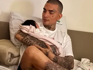 Filha de MC Guimê é diagnosticada com condição grave após nascimento