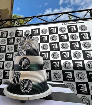 [Vídeo] ASA celebra 71 anos de fundação com bolo gigante na Praça Luiz Pereira Lima, em Arapiraca