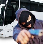 Criminosos assaltam passageiros de ônibus na BR 101 em Novo Lino