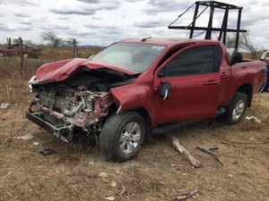 Idosa não resiste e morre em colisão entre carroça e caminhonete 