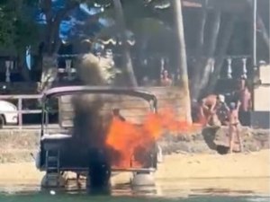 Incêndio atinge embarcação em praia da Barra de São Miguel