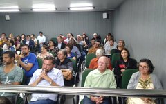 Câmara Municipal de Arapiraca concede dupla homenagem em sessão solene