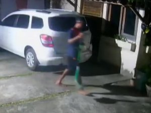 Câmeras de segurança flagram momento de furto dentro de condomínio no Farol
