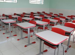 [Vídeo] Prefeitura paga quase três milhões por ponto eletrônico em escolas