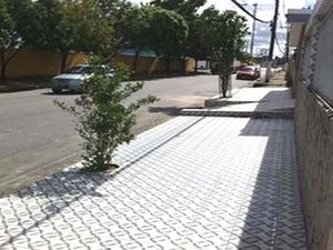 Após ter residência invadida, família é mantida refém